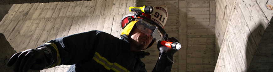 Resistentes, brillantes y compactas. Linternas ideales para bomberos.