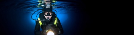 다이빙 플래시라이트 - 깊은 물에서 사용할 수 있는 방수 손전등