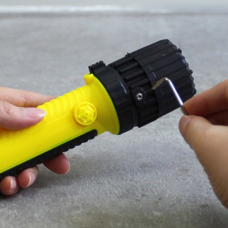 变焦式防爆手电筒