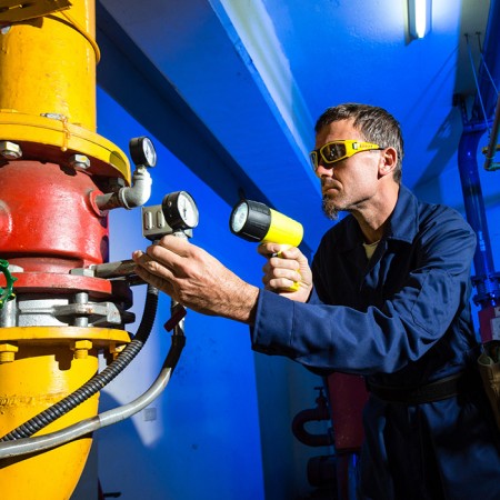 手枪型充电式工业手电筒