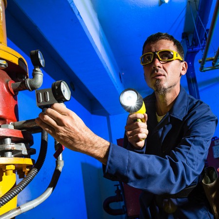 手枪型充电式工业手电筒