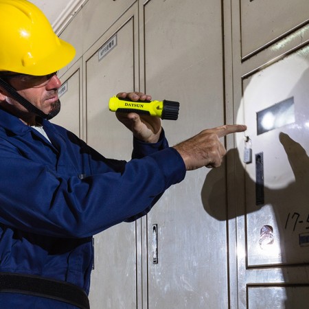 고무 그립이 있는 본질적으로 안전한 휴대용 LED 손전등