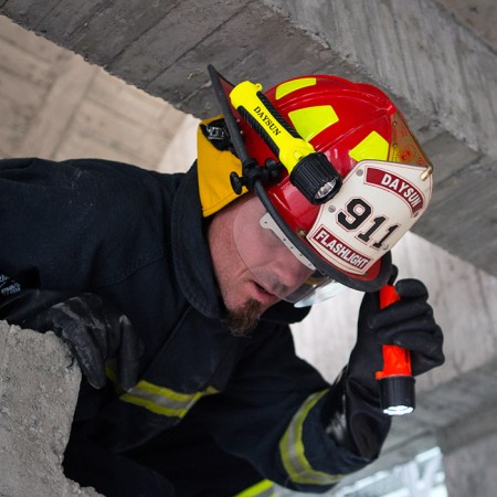 고무 그립이 있는 본질적으로 안전한 휴대용 LED 손전등