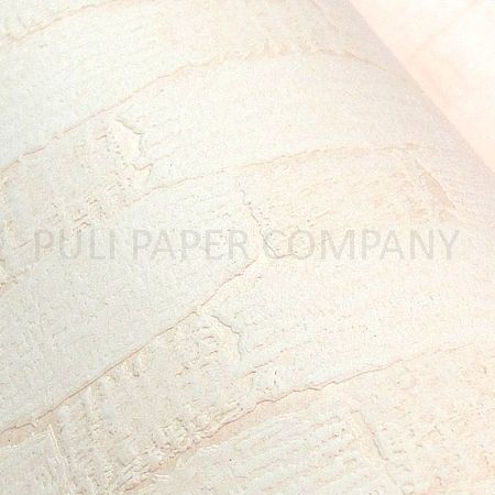 El papel tiene un patrón en relieve de cesta de caña