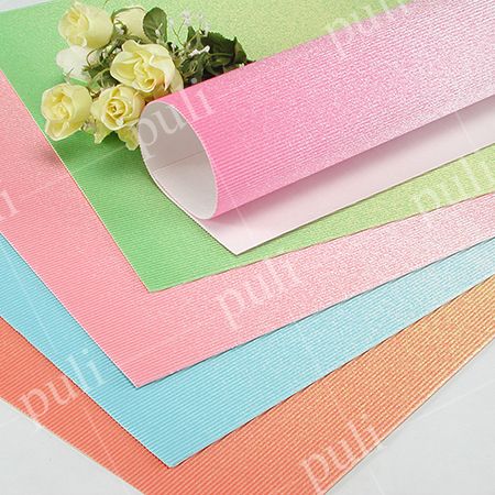 Hoja de papel corrugado de cartón E de colores