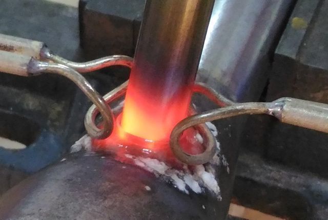 大憲光學企業公司新推出的高周波加熱機,可高頻感應、雙線圈同步加熱,使焊料包覆更均勻、更完整。