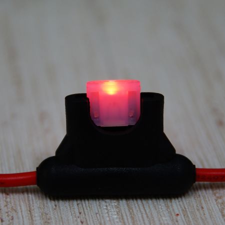 ヒューズが切れるとランプが点灯します