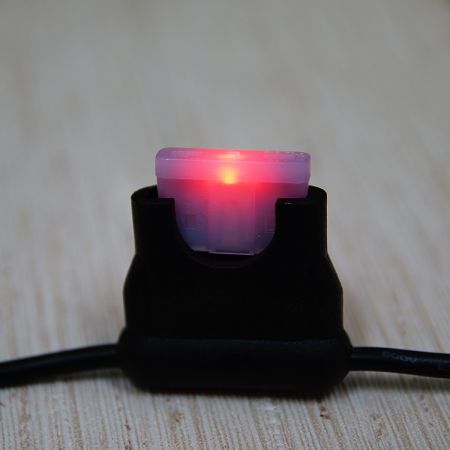 ヒューズが切れるとランプが点灯します