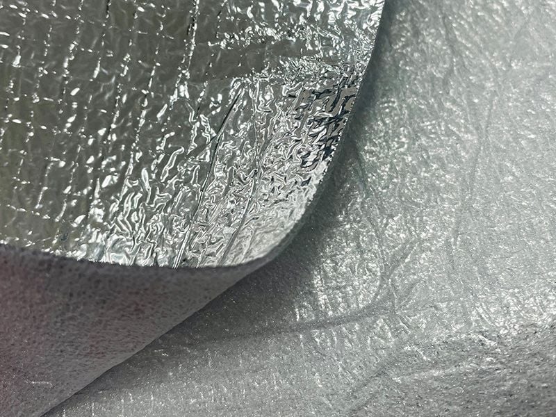 Heat insulation pad is made of aluminum foil attached.