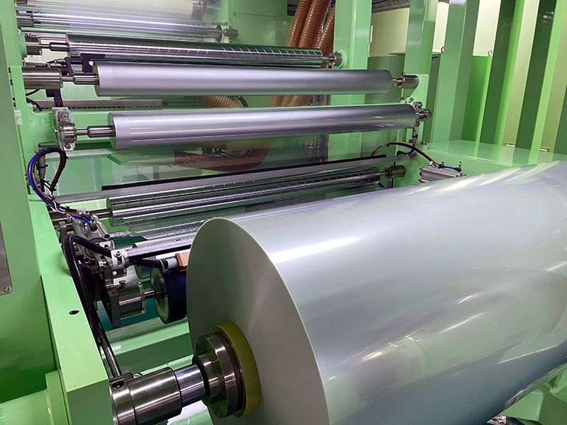 Máy phủ sạch đang hoạt động.