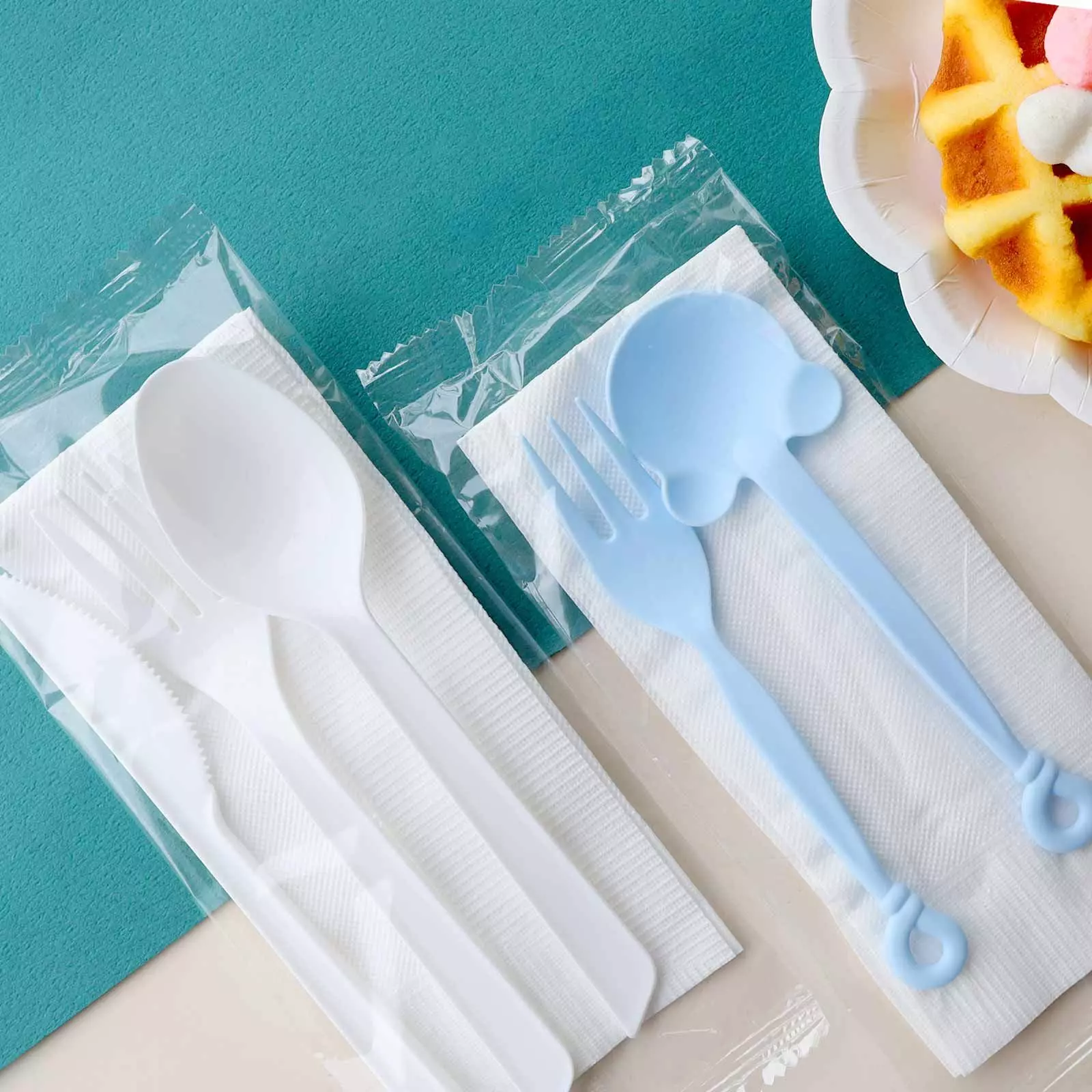 Set Peralatan Makan Plastik Sekali Pakai