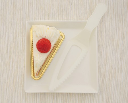 カッティングナイフとデザインケーキの組み合わせ