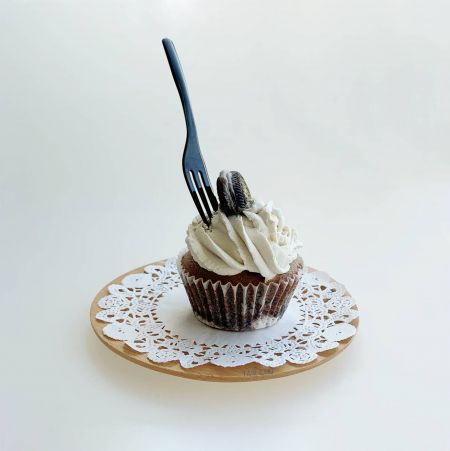 法式蛋糕叉搭配杯子蛋糕