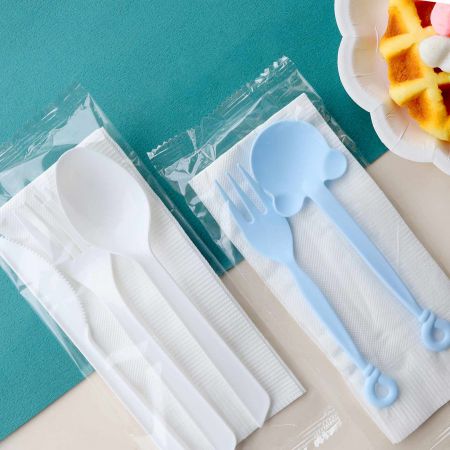 Set Peralatan Makan Plastik - Set Peralatan Makan Plastik Sekali Pakai