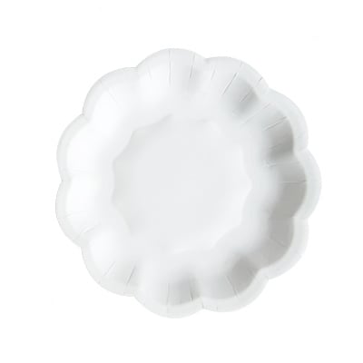 白い小花の紙皿 - ケーキやフルーツは白い花の皿と一緒に提供することで、お客様にとって価値があり楽しいと感じていただけます