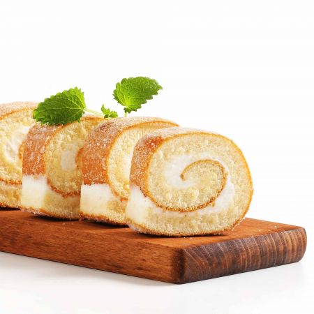 Farbiges Besteck für Rollkuchen