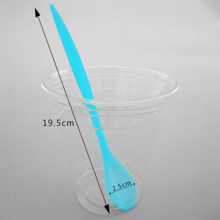 Colher de refrigerante com copo de refrigerante