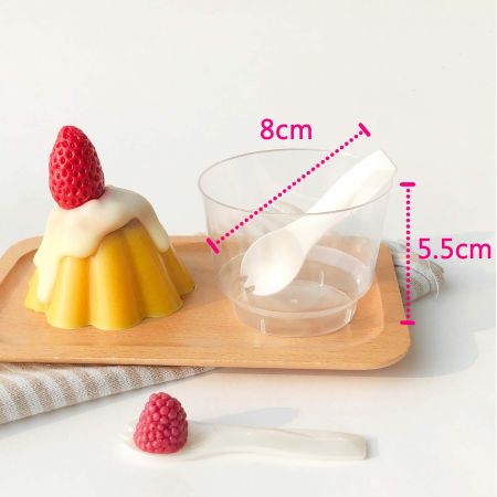 イタリアンアイスクリームスプーンと高さ5.5cmのプリンカップ