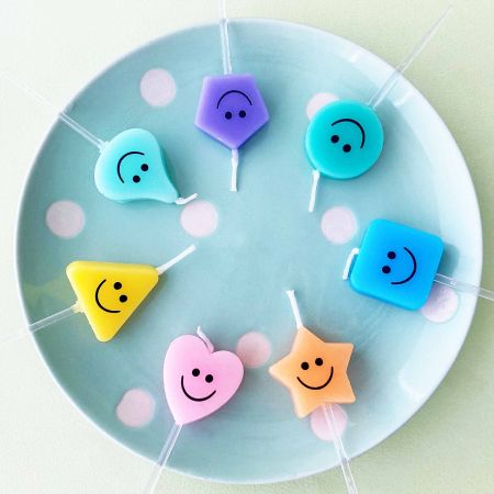 미소 귀여운 생일 양초