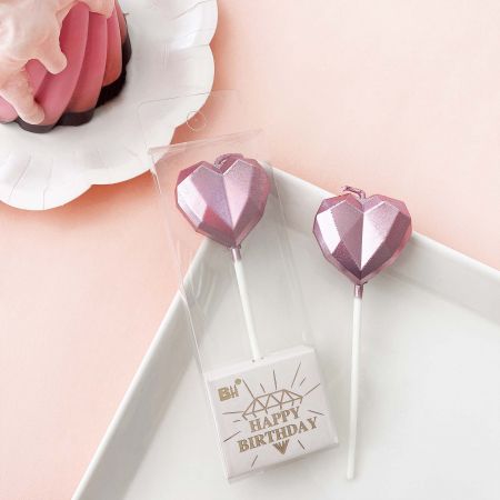 ダイヤモンドの形のキャンドル