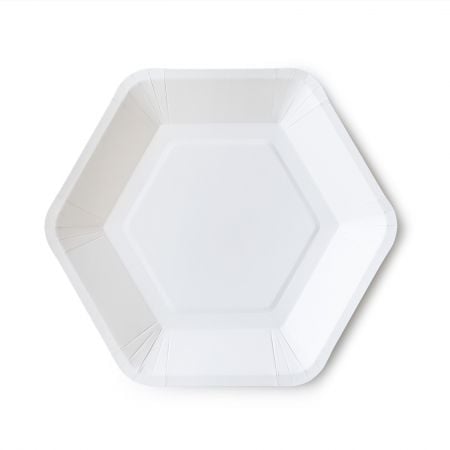 Тортовая бумажная тарелка с шестиугольной формой - Наши белые тортовые бумажные тарелки с шестиугольной формой идеально подходят для кафе в белой гамме. Они могут быть использованы с тортовыми вилками и поставляются в коробках по 2400 штук.
