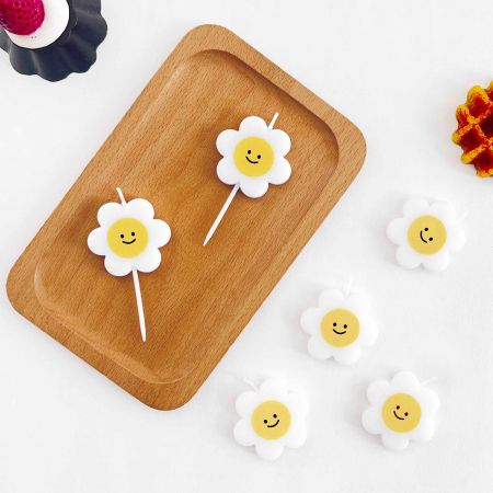 Vela de bolo em forma de margarida para festa de aniversário