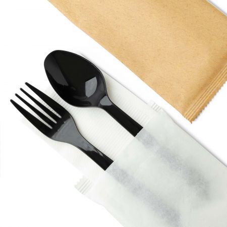 紙パッケージの耐熱スプーン&フォーク一体型(予約受付中) - 三合一スプーンフォークセットには16cmのPPスプーン、16cmのPPフォーク、ナプキンが含まれており、1箱に500セット入っています。