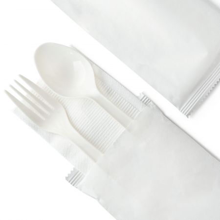 紙包装の環境配慮食器三位一体（受注生産） - 紙包装の環境に優しい食器 3 点セットには、16.5 cm CPLA スプーン、フォーク、ナプキンが含まれており、1 箱に 500 セット入っています。