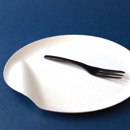 Prato de Bolo em Forma Redonda e Garfo