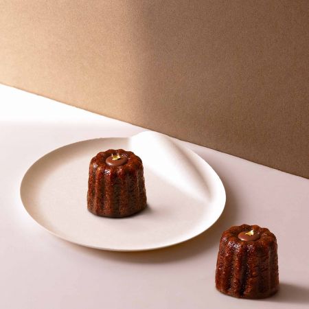 Prato de Bolo em Forma Redonda com Canele