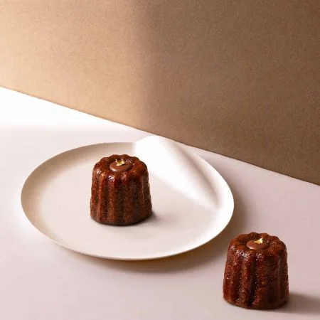 Prato de Bolo em Forma Redonda com Canele