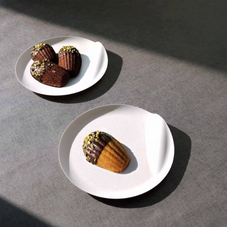 Prato de Bolo em Forma Redonda com Madeleine