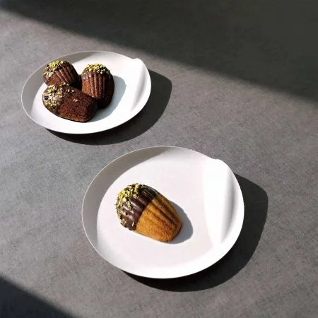 Prato de Bolo em Forma Redonda com Madeleine