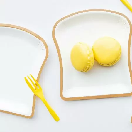 Prato de Bolo em Forma de Torrada para o Chá da Tarde