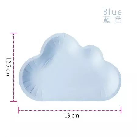 Plato de pastel en forma de nube azul