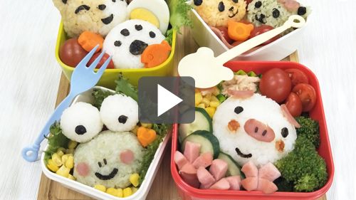 Liebenswertes Mittagessen mit speziellem Besteck
