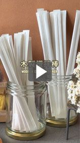 コーヒーをかき混ぜるときは木製の食器を選ぶこともできます。