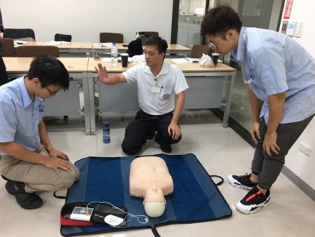 Professional personnel special training - First aid training for beginners