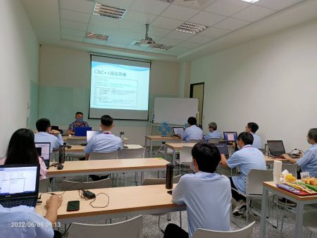 技能訓練-初階C++程式設計