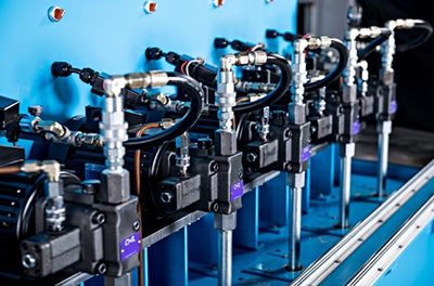 Automatisierte Bearbeitungs- und Produktionsanlagen