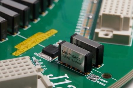 Mini-relais à lames traversants pour PCB - Fabricant de mini-relais à lames de qualité instrumentale, multivoies, par Toward, adaptés aux cartes de sondes
