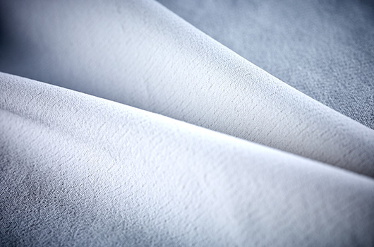 HYPERBREEZE è un tessuto elasticizzato multifunzionale realizzato mediante tecnologia di tessitura.