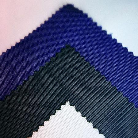 Vải greige này bền với độ bền chống mài mòn và độ bền chống rách tuyệt vời.