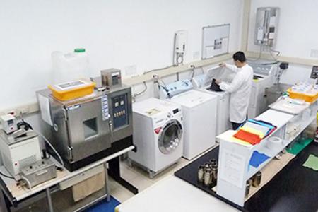 Laboratorium prania w temperaturze pokojowej.