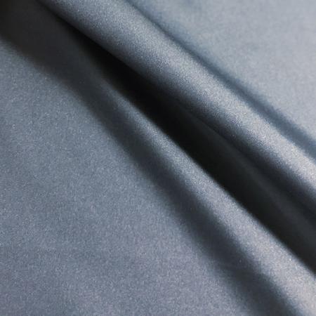 100% 聚酯35D輕量布料 - 防絨面料採用寶特瓶再生紗線（無氟撥水）。