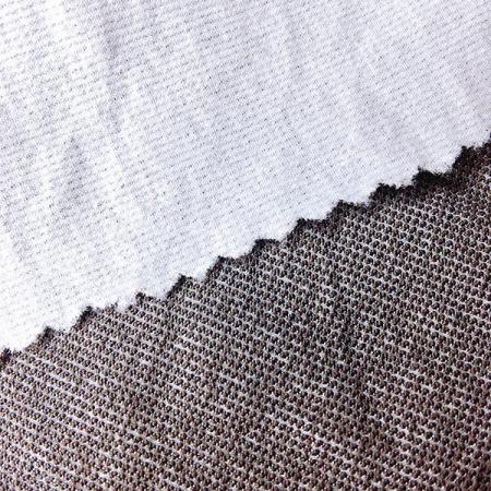 나일론 70 데니어, 스판덱스와 차콜 섬유, 4방향 신축성과 이중 레이어.