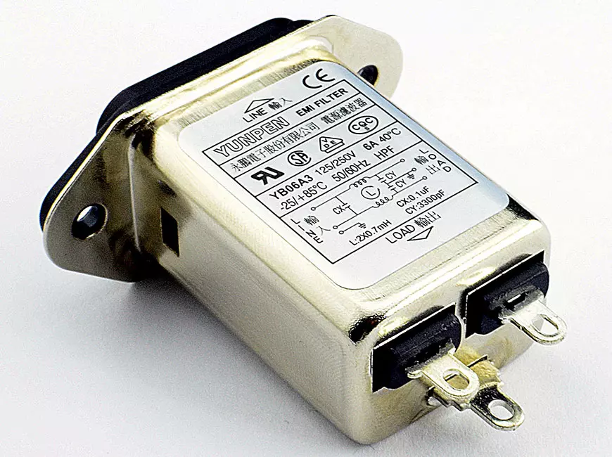 Solder lug terminal andcost-effective shielded YB-A3 integrates an IEC inlet type C14 and filter with noise suppression.