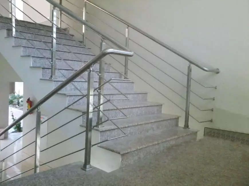 Stainless Steel Round Handrail Matches with Square Posts