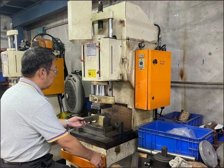 Proses Pencetakan - Proses Pencetakan dan Manufaktur Fitting Tabung Bulat dan Tabung Persegi dari Stainless Steel