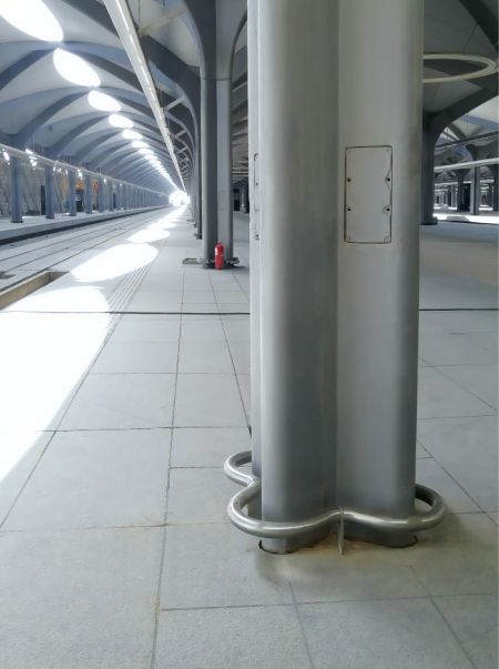 Flower-shaped stainless steel elbow and elbow support seat in the station